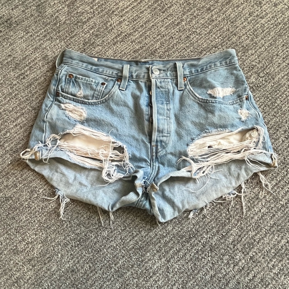 Levi Jean shorts , ripped
